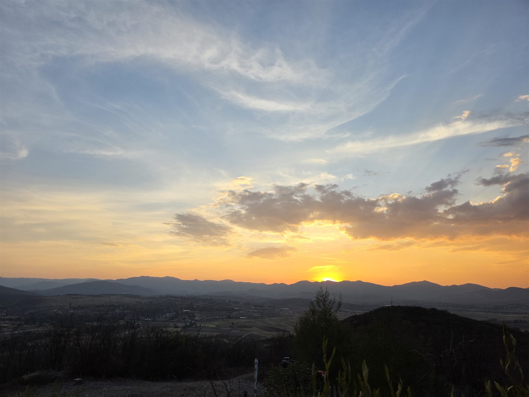 Atardecer sobre el valle visto desde el rancho